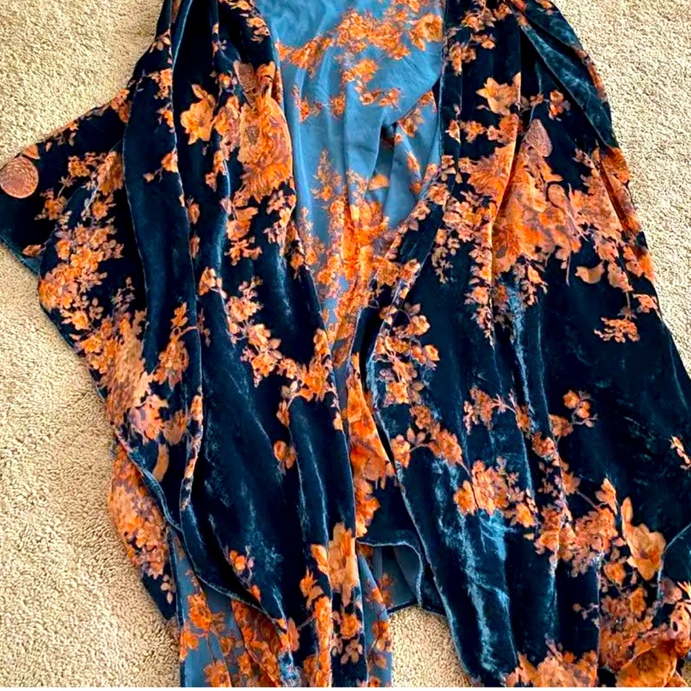 Beautiful Torrid Side Kimono Topper- Navy and burnt orange